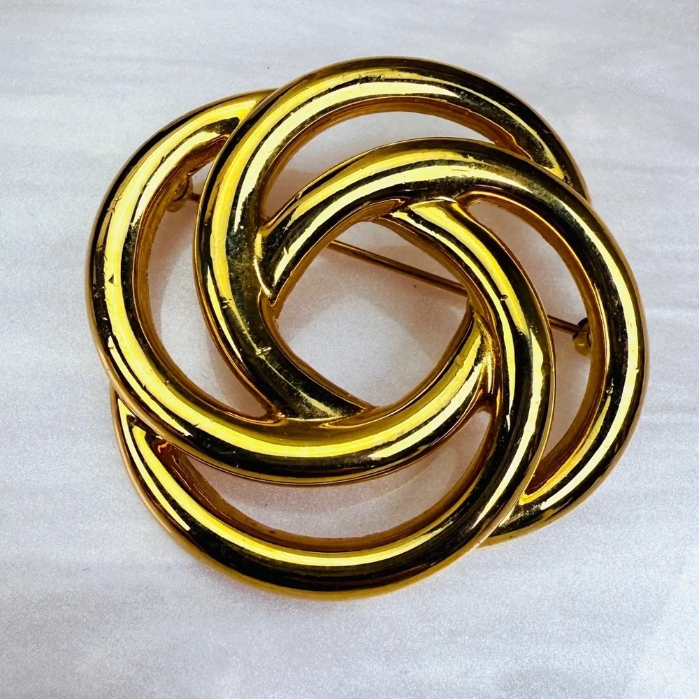 Vintage Monet Goldtone Knot Brooch Pin